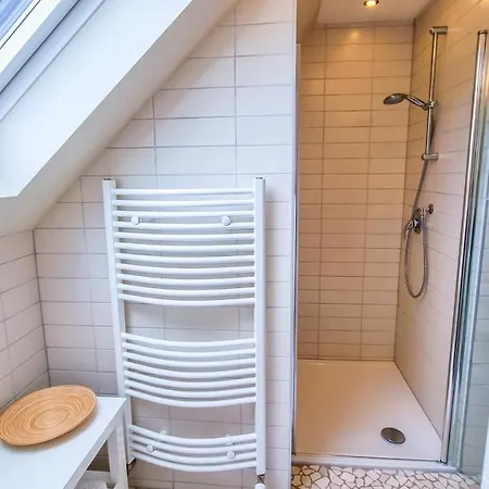 Modernes Mit Parkplatz - Klimaanlage -netflix Apartment